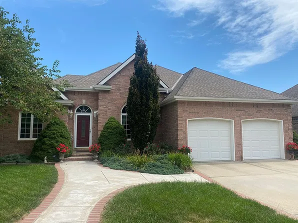 908 Oakmont Dr, Lansing, KS 66043