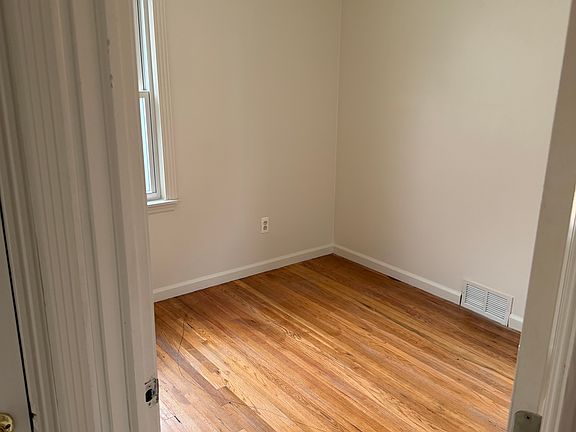 5th image of 1019 N Martha St