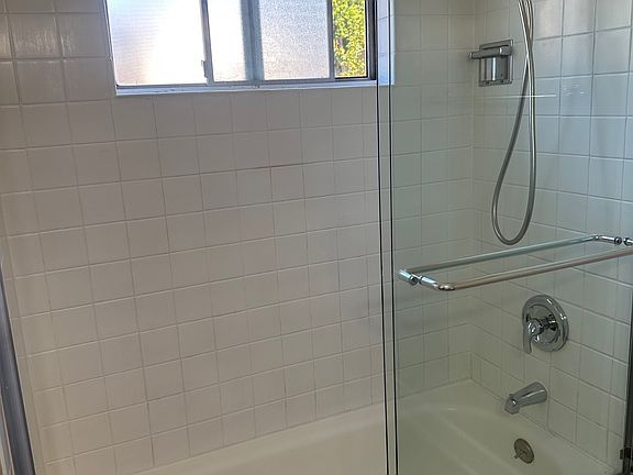 2nd image of 1475 Ontario Ln #1