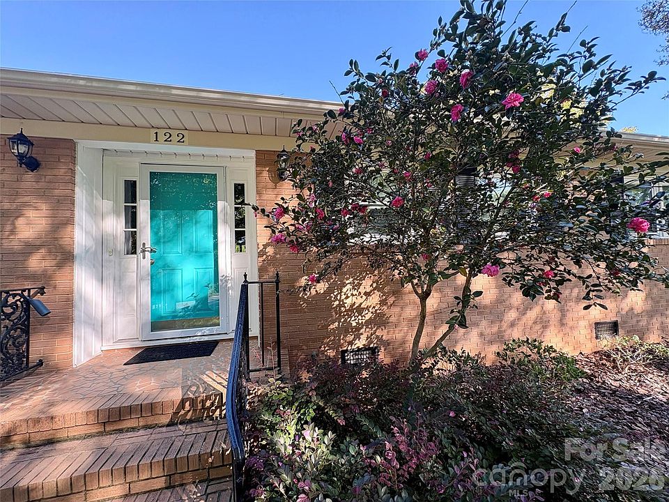 1st image of 122 Chanticleer Ct