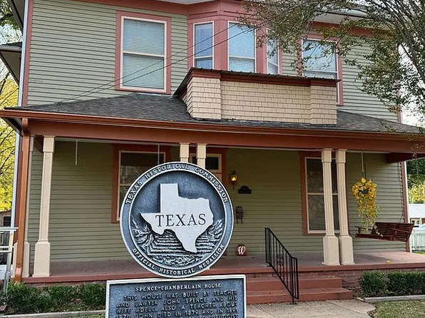 717 E Houston Ave, Crockett, TX 75835