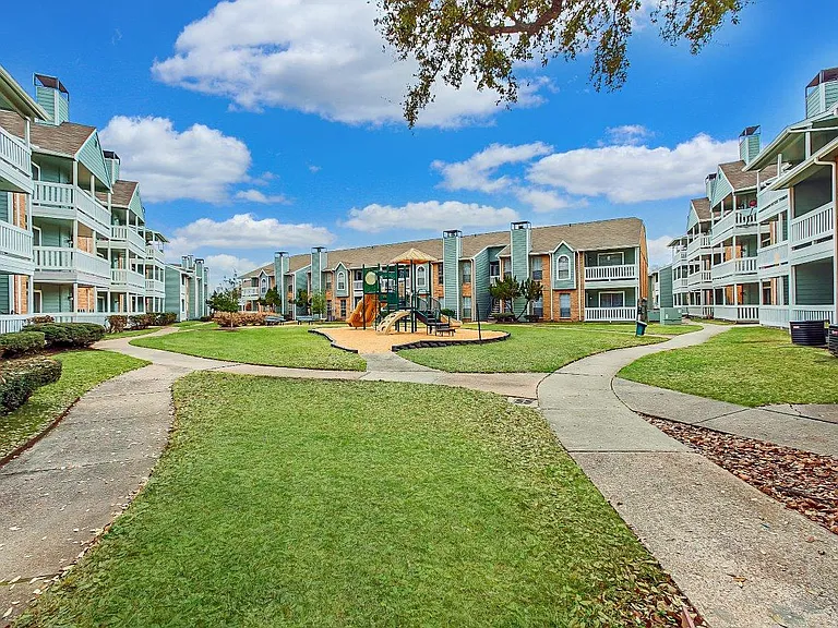 Oaks at Greenview — Photo 10