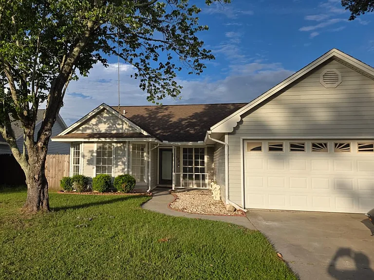 139 Heritage Cir — Photo 1