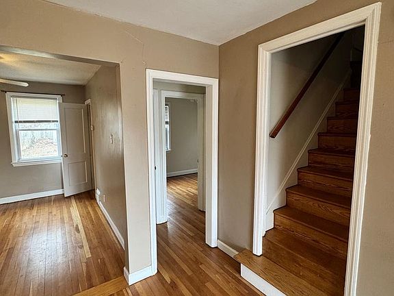 4th image of 1000 Columbia Rd