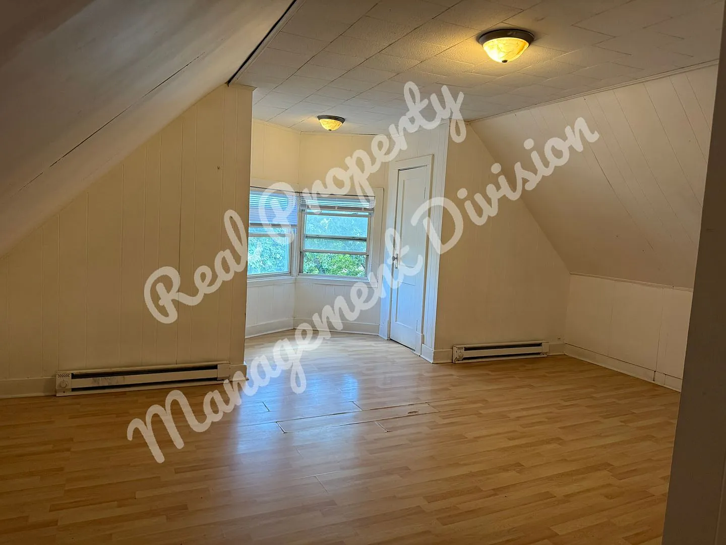 2 BD 1 BA with Balcony and Private Entry — Photo 4