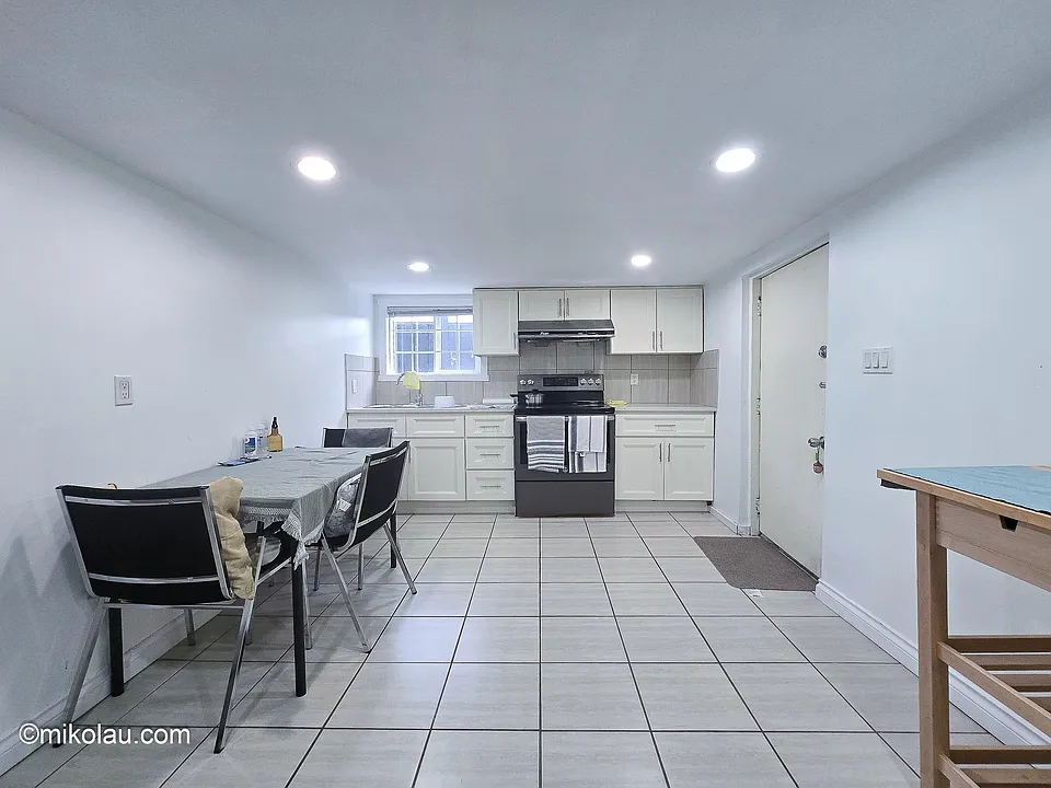 1XX Gilmore Ave