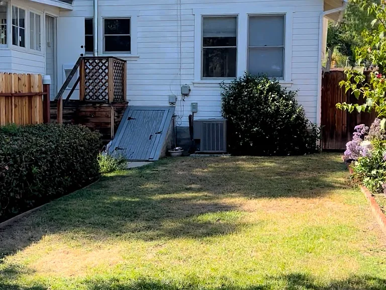 832 E Foothill Blvd — Photo 18