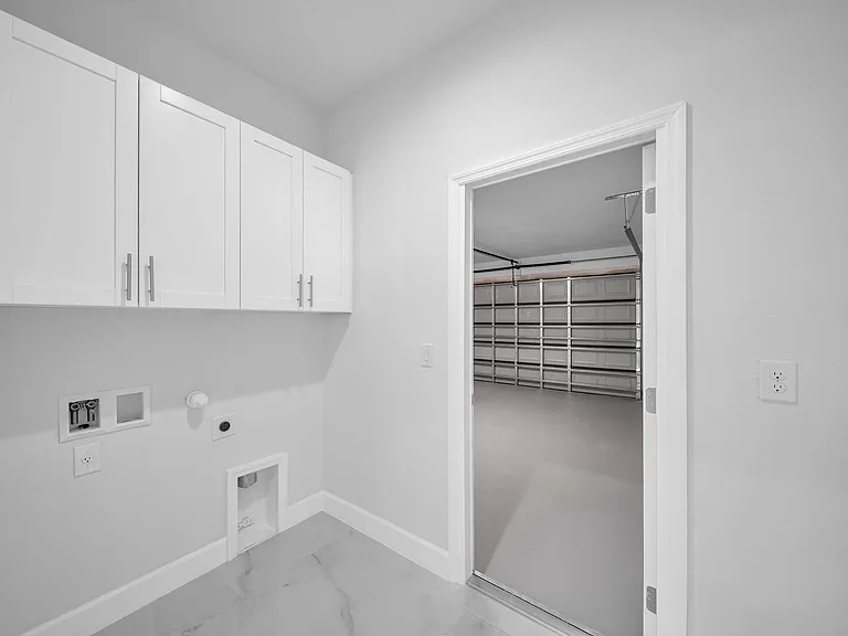 2504 SW 32nd St — Photo 27