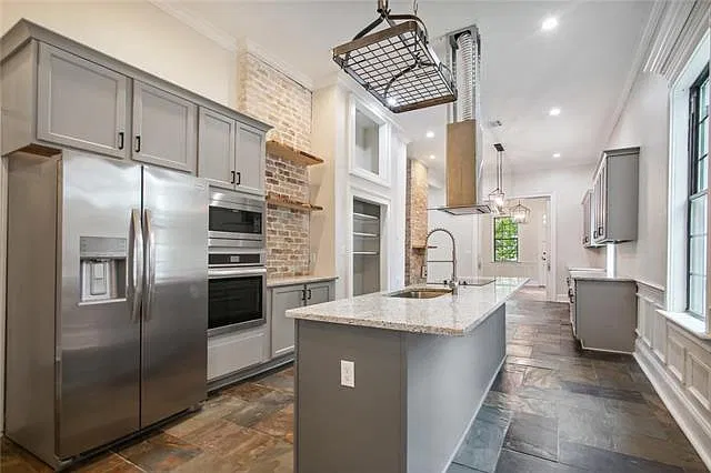3 bed, 2.0 bath, 1700 sqft, $3,000 — Photo 3