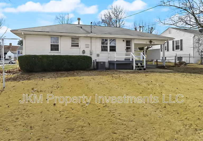 135 Saint Maurice Ln — Photo 3