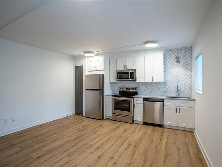 43 25th St NW #5 — Photo 3