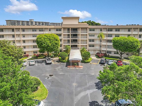 5th image of 3900 Oaks Clubhouse Dr APT 212