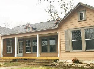 407 W College Ave, Comanche, TX 76442