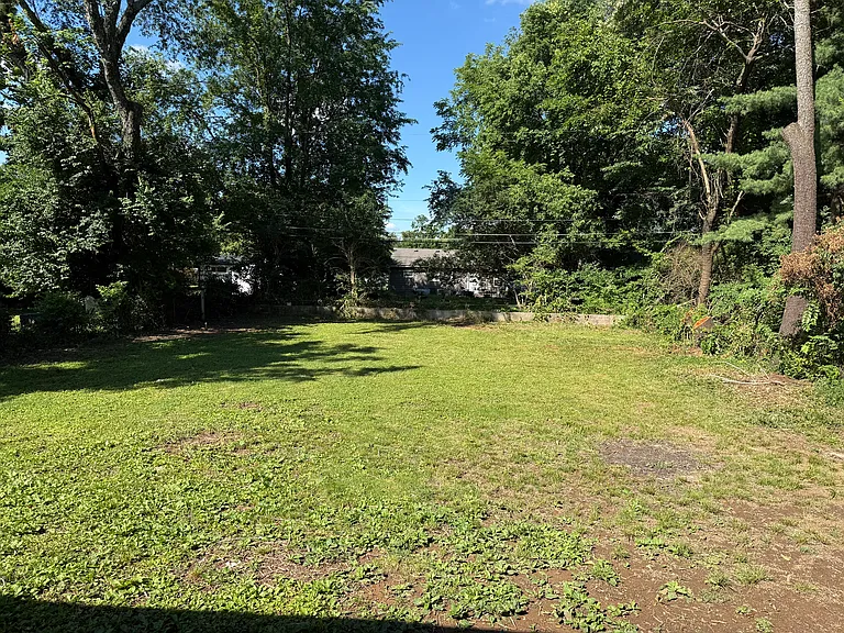 318 Hummingbird Ln — Photo 2