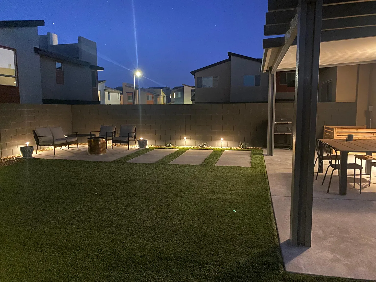 3 bed, 2.5 bath, 1924 sqft, $2,600 — Photo 1