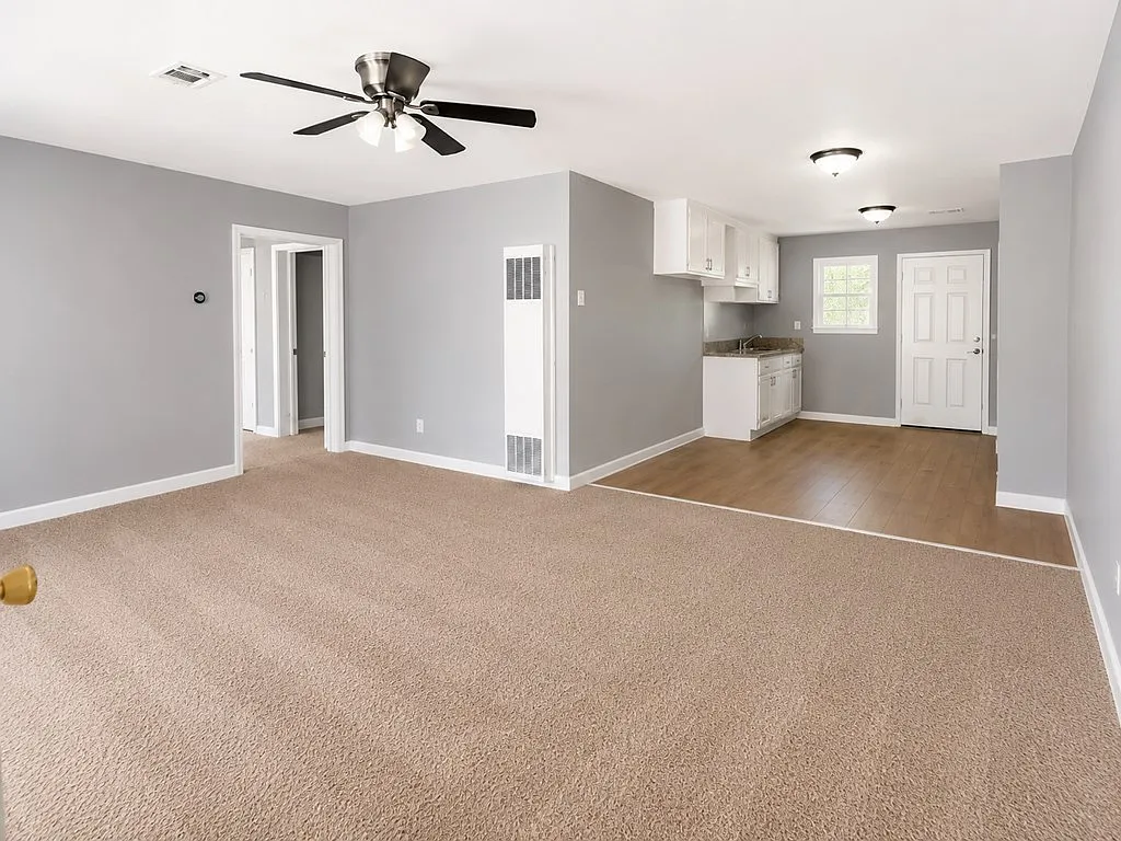 3 bed, 1000 sqft, $825 — Photo 2