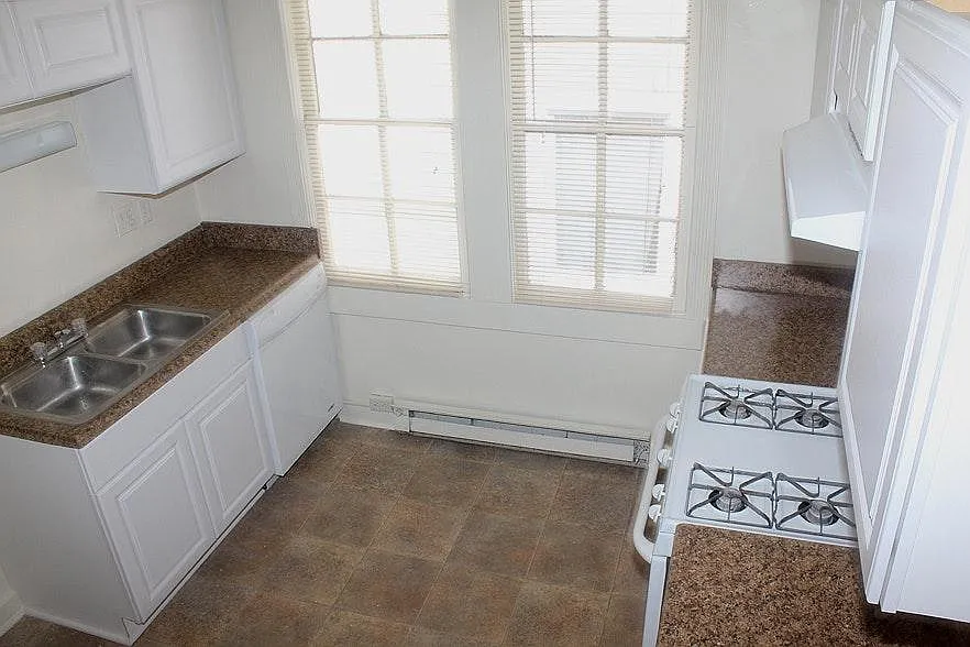 1 bed, 945 sqft, $1,545 — Photo 3