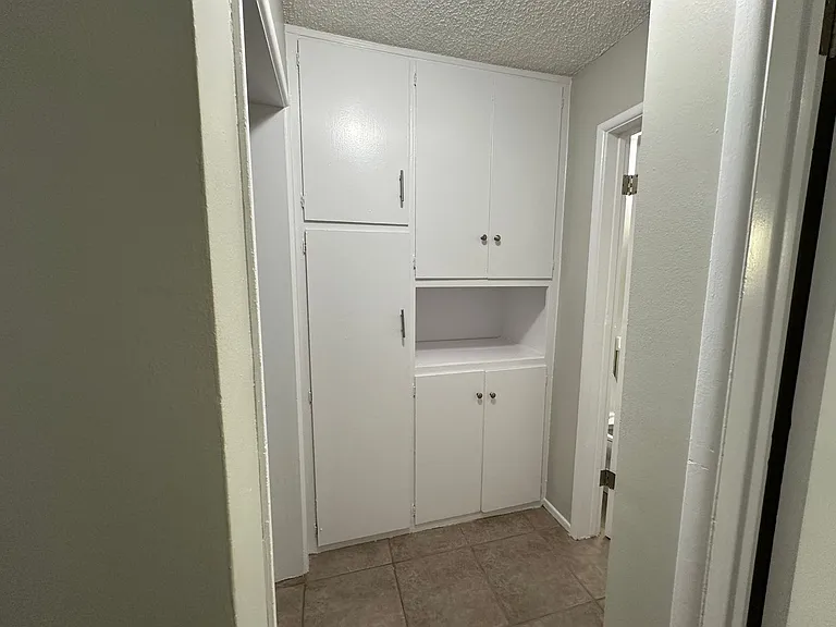 536 Saint Louis Ave — Photo 11