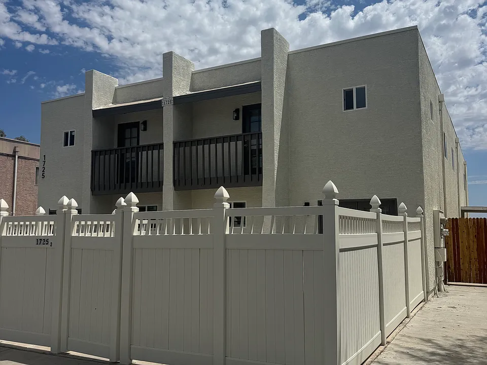 1725 E Pepper Cir #1