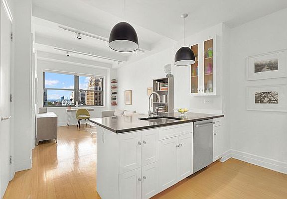 4th image of 110 Livingston St APT 9N