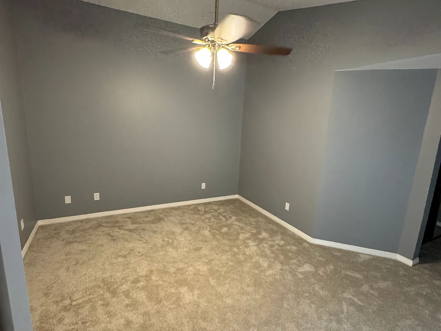 3 bed, 1360 sqft, $1,900 — Photo 3