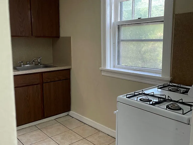 702 W Glen Flora Ave #7 — Photo 6