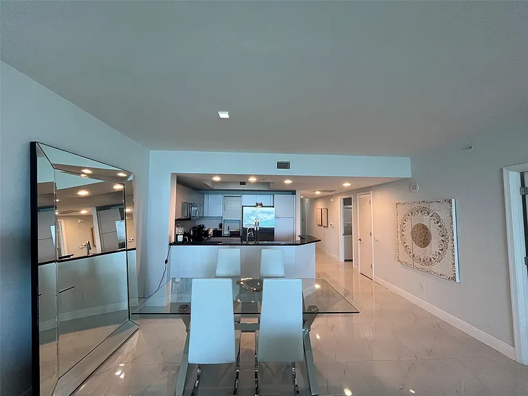 2650 Lake Shore Dr #803 — Photo 21