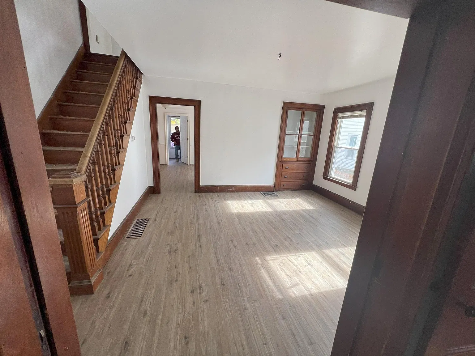 5 bed, 2005 sqft, $2,950 — Photo 4