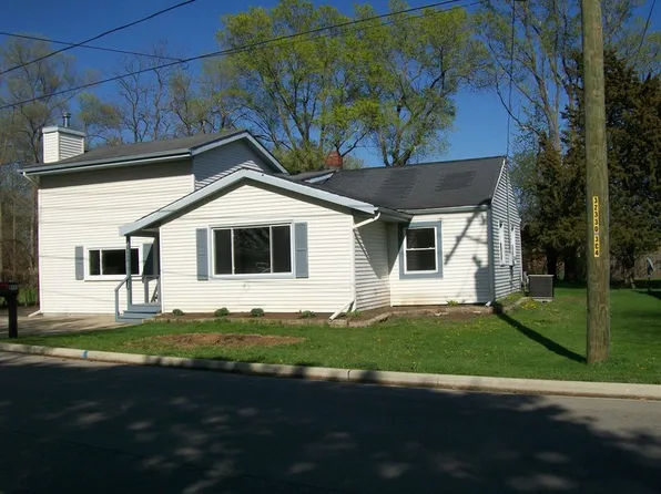 8429 Ravere St, Machesney Park, IL 61115