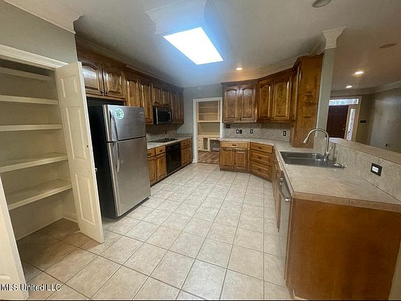 2nd image of 126 Twin Oaks Dr