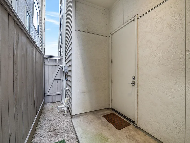1004 California St #203 — Photo 33