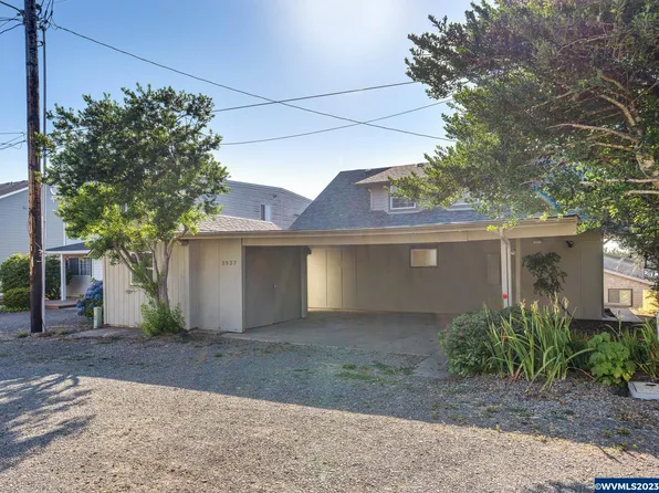 3937 Mina Pl, Depoe Bay, OR 97341