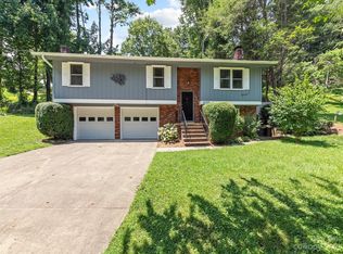 302 Pioneer Dr, Waynesville, NC 28786