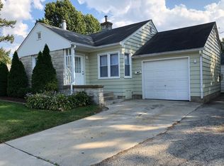 925 Windsor Ave, Aurora, IL 60505