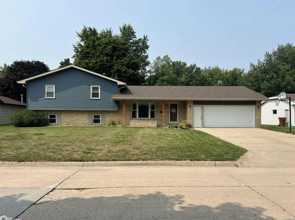 235 Windwood Dr, Carroll, IA 51401