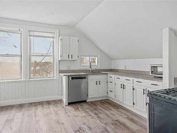 4th image of 123 Radcliffe Ave Floor 3