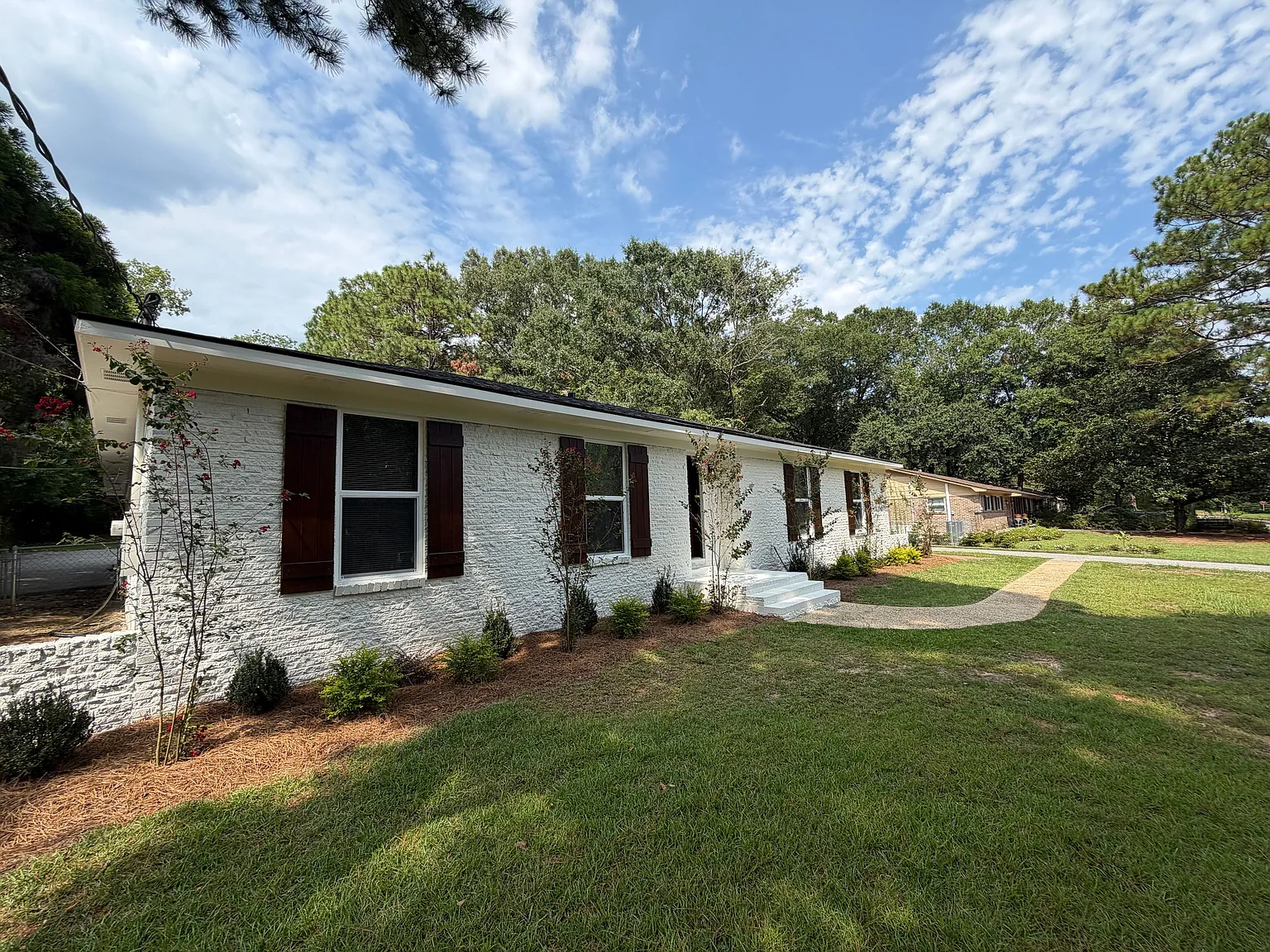 4 bed, 2.0 bath, 2000 sqft, $2,200 — Photo 3