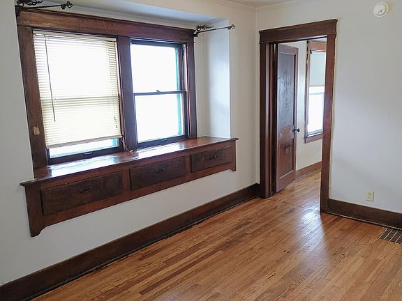 3rd image of 212 N Magnolia Ave