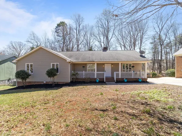 7 Holly Crest Ct, Greensboro, NC 27410