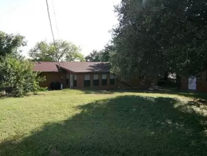 1st image of 1005 Loma Ln