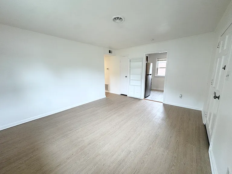 155 Bunche Blvd — Photo 4