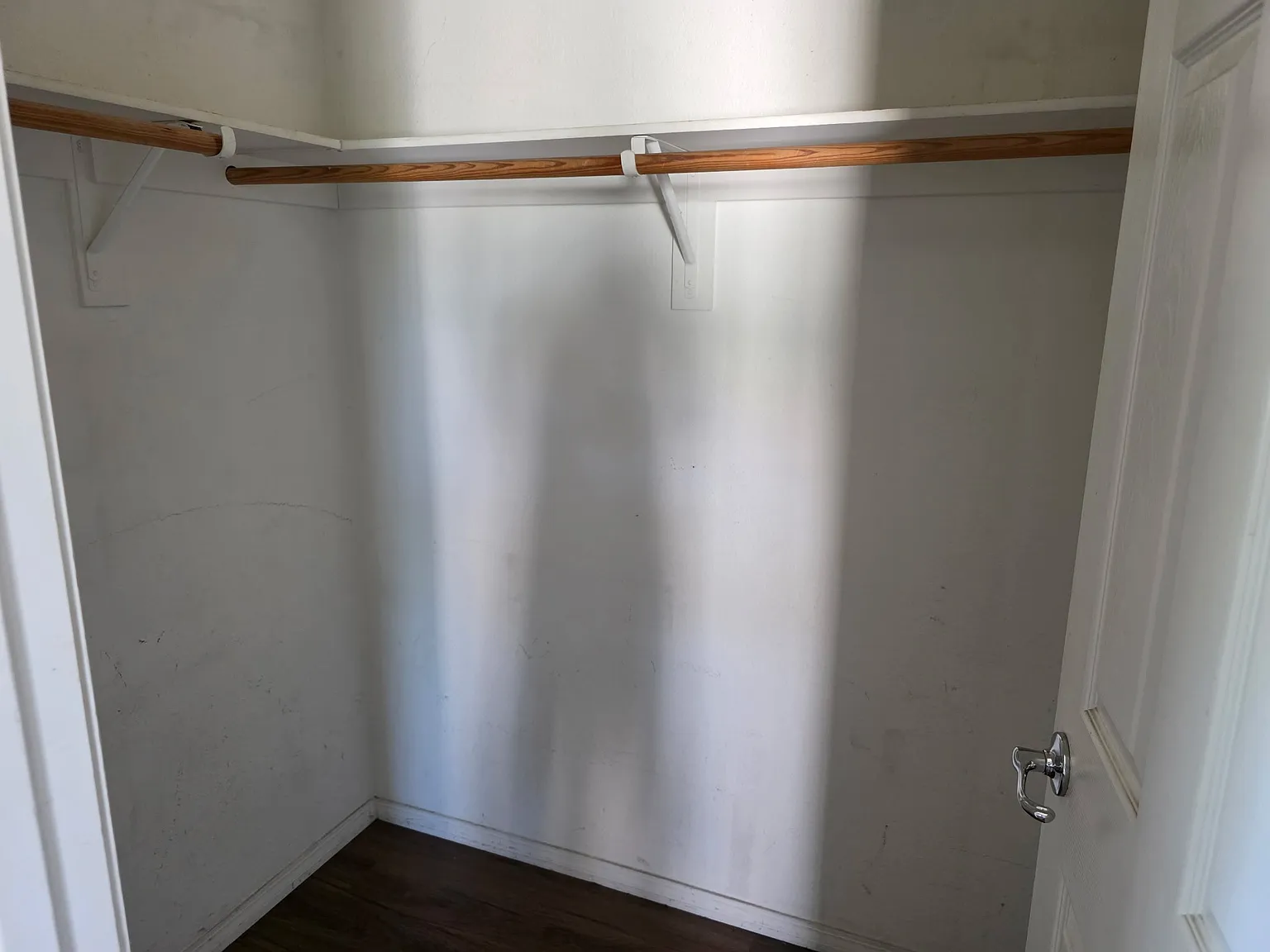 5 bed, 3200 sqft, $1,400 — Photo 2