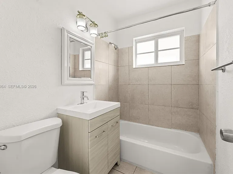 6905 Rue Vendome #8 — Photo 5