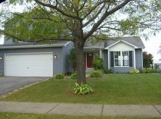 624 Cambridge Ave, Elburn, IL 60119