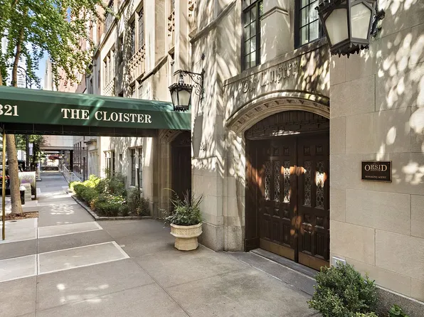 321 E 43rd St APT 702, New York, NY 10017
