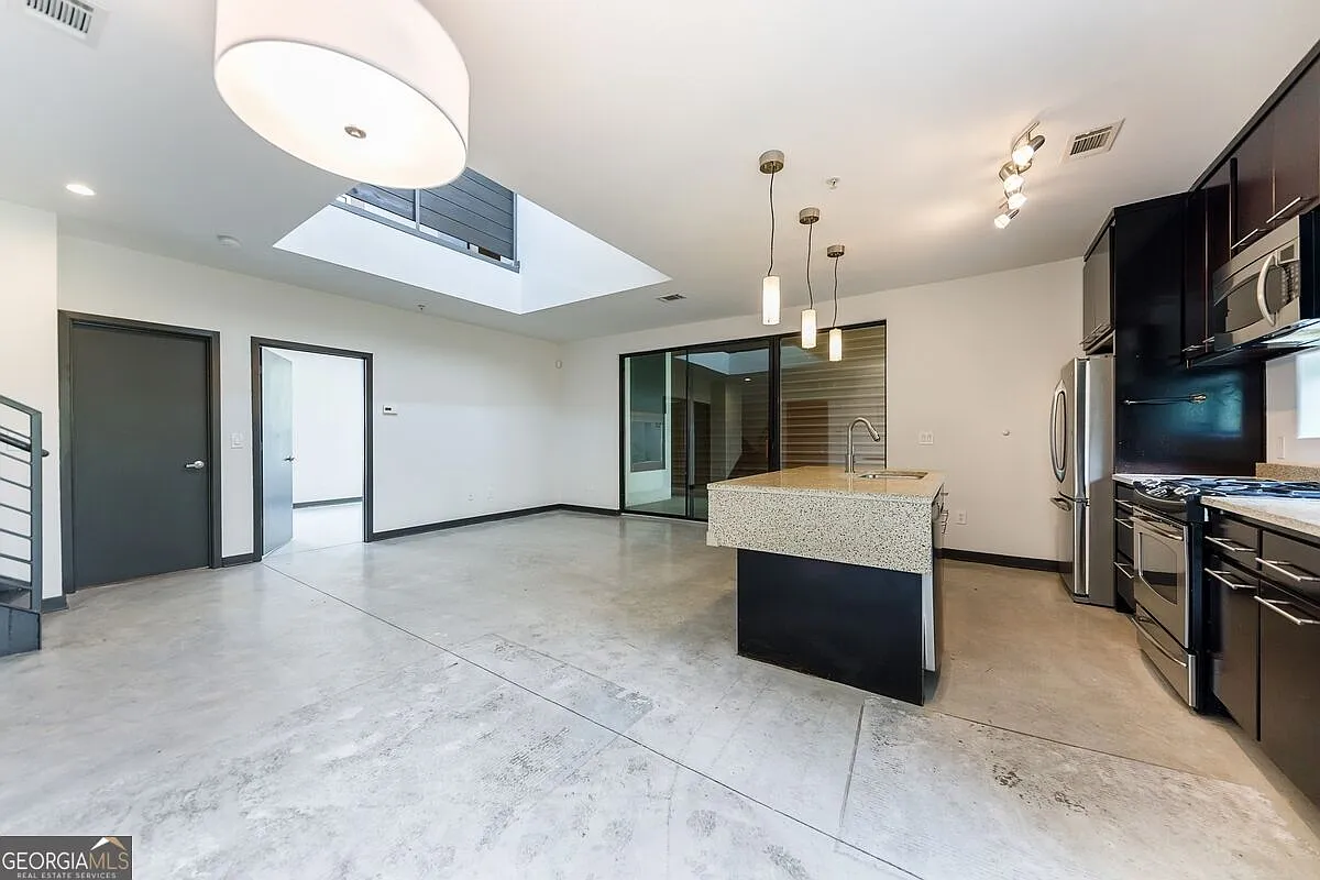 2 bed, 2.0 bath, 1250 sqft, $2,675 — Photo 1