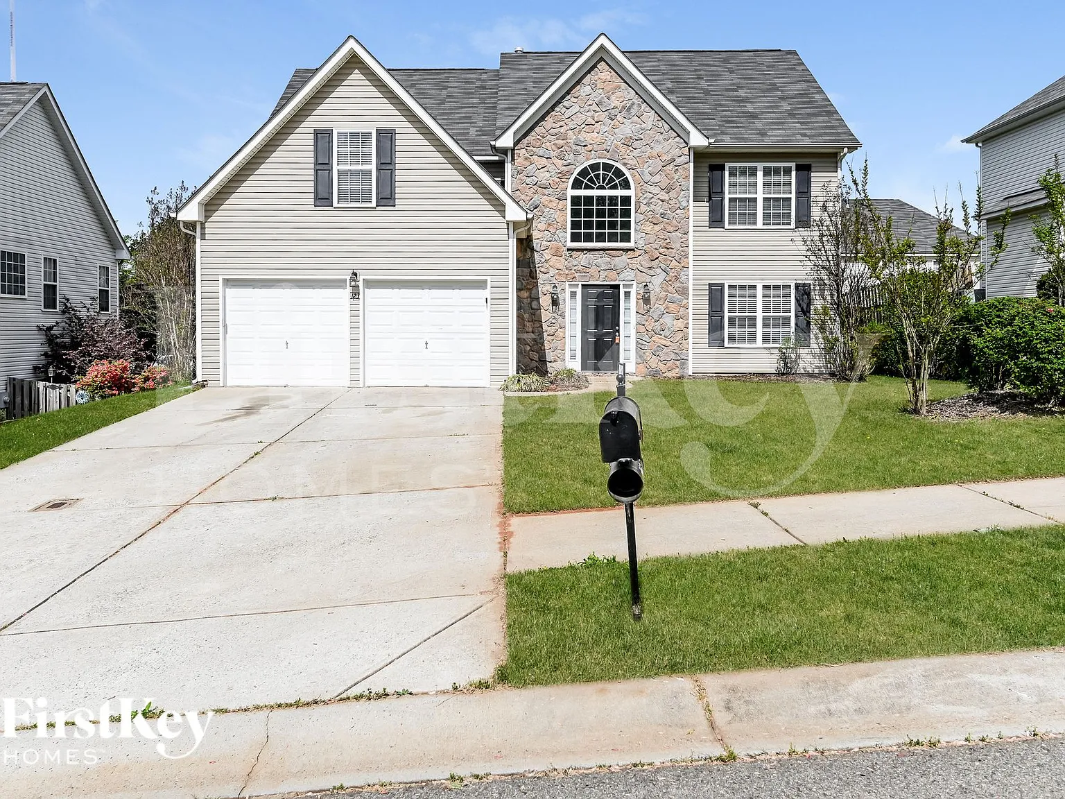 4 bed, 2.5 bath, 2829 sqft, $2,635 — Photo 1