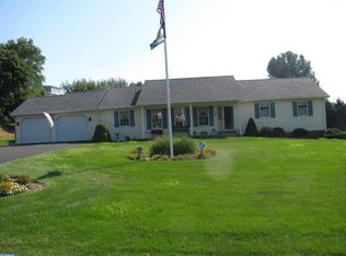 7 N Arthur Dr, Sinking Spring, PA 19608