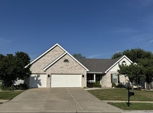 727 Hawk Run Dr, O'Fallon, MO 63368