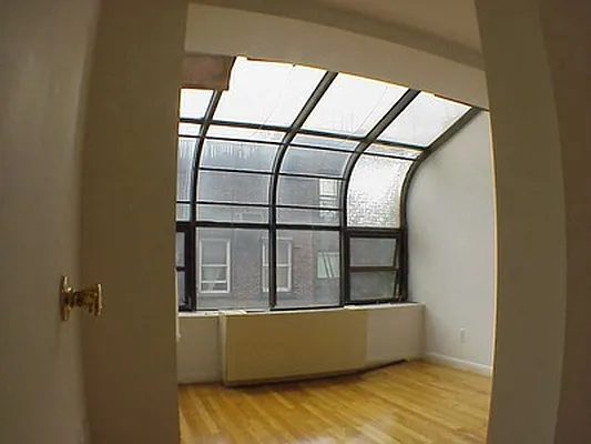 Rented by Bank Neary | media 22